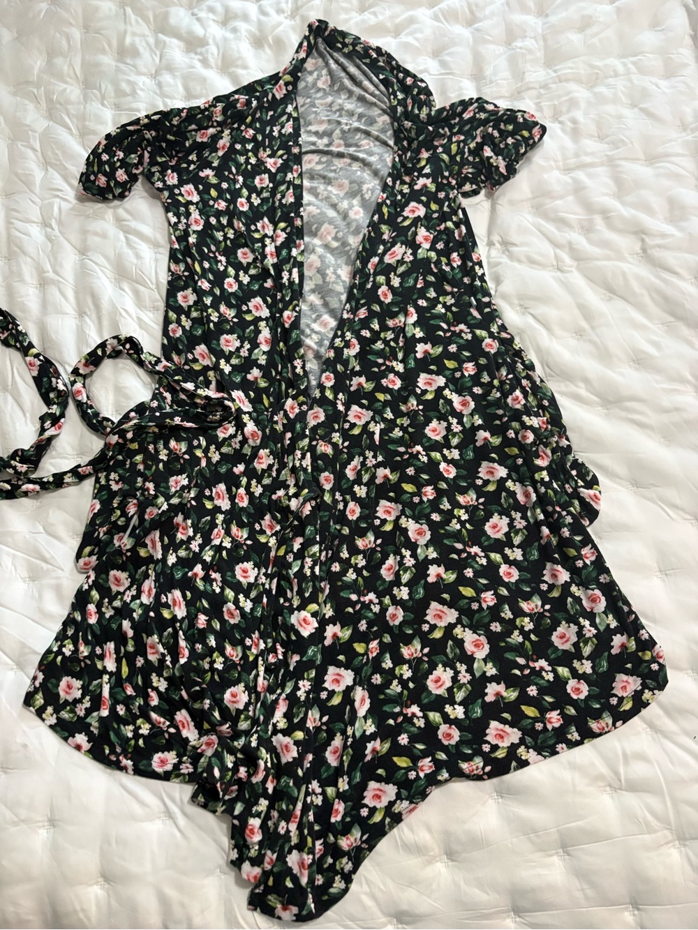 Posh Peanut Black Floral Bamboo Robe with Pink & Green Accents NWOT Large